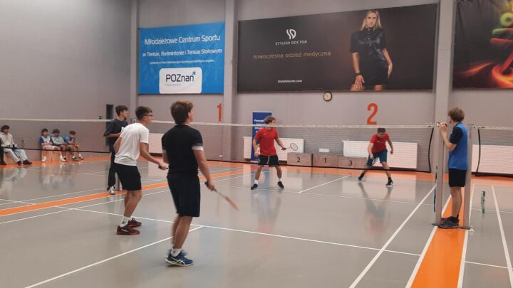 zawody w badmintonie
