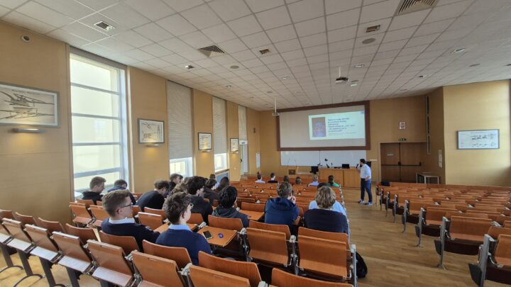 Uczniowie klasy 4A na zajęciach w Katedrze Inżynierii Biosystemów