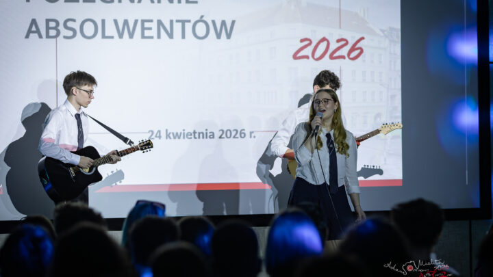 z ogromnym wzruszeniem pożegnaliśmy klasy maturalne.
